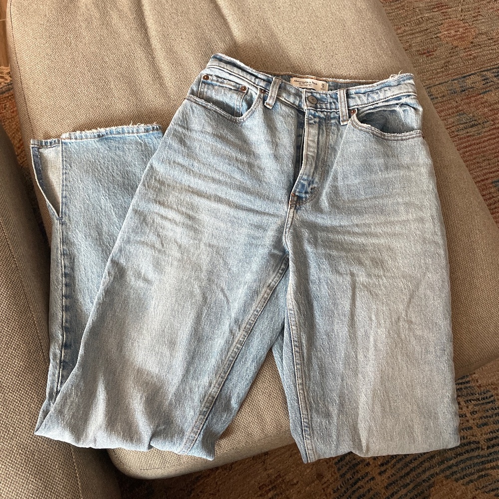 Abercrombie curve love, 90s straight ultra high rise jeans, size 26
